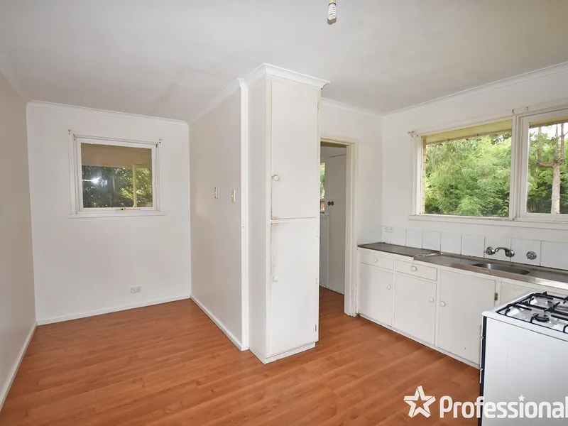 IDEAL LOCATION AND HUGE BLOCK.