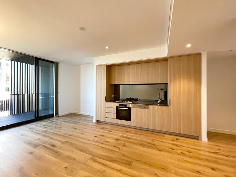 Luxury One Bedroom + Study Apartment at the Heart of Parramatta - Right Next to Westfield Shopping Centre & Train Station