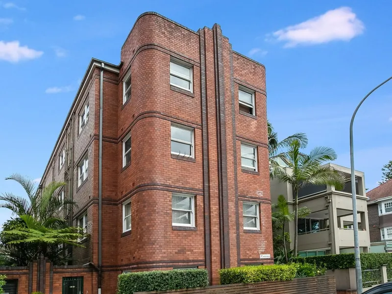 Sunny Art Deco Harbourside Gem