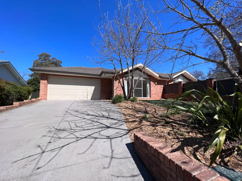 Sunny Three Bedroom Townhouse in Pearce