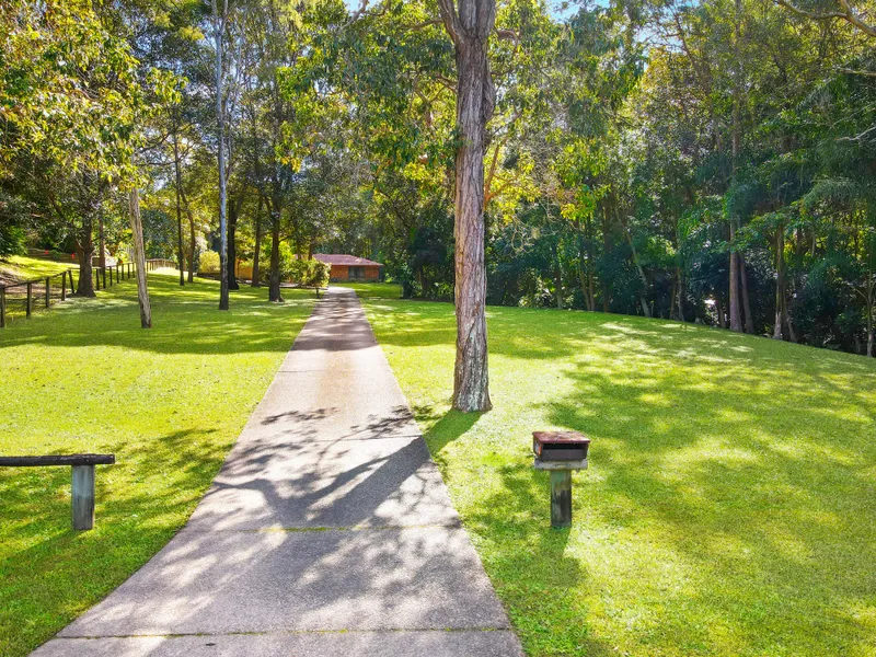 ACERAGE LIVING AT ITS FINEST