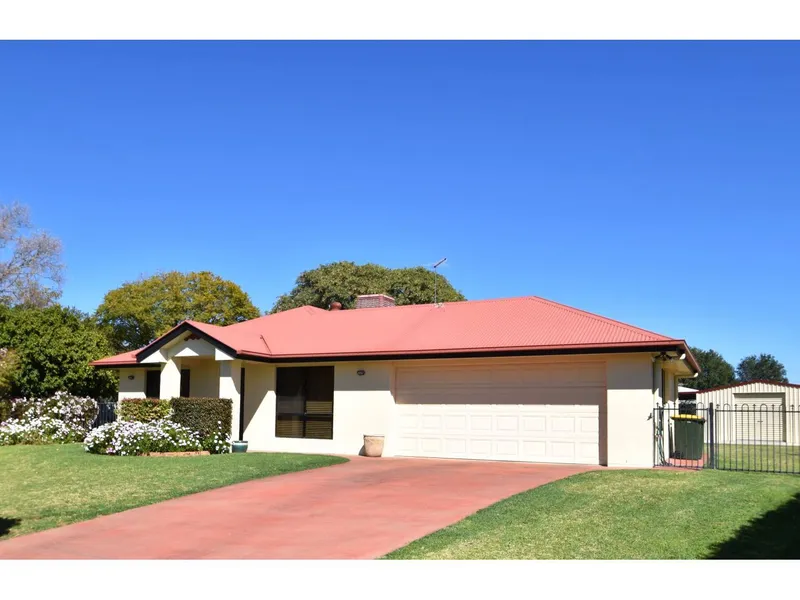 EASY FAMILY LIVING IN A PERFECT LOCATION...