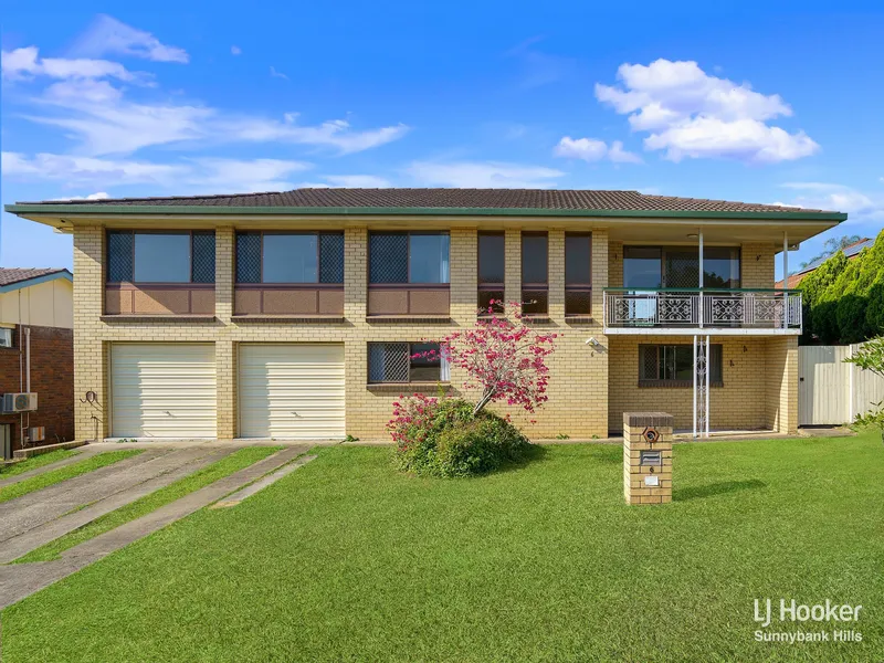 MASSIVE 7 BEDROOM HOME WITH 2 FULLY FUNCTIONAL KITCHENS