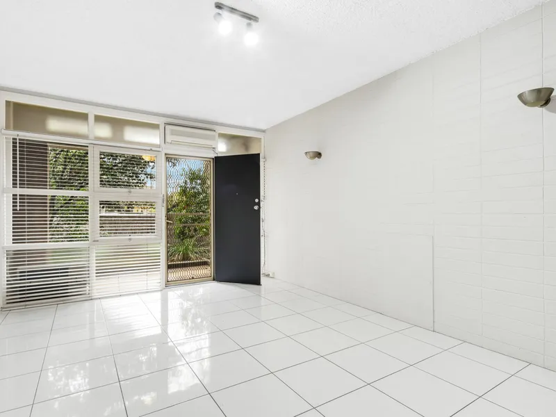 Renovated Unit Located on Unley Park Fringe, Has Abundant Space and Greenery