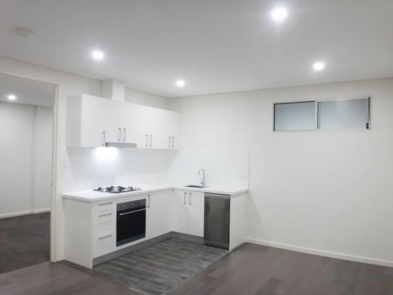 Modern 1 Bedder & Secure & Quiet & 5-Mins Walk to Train Station & Close to MQU & Epping School Catchment & Cost-effective Price