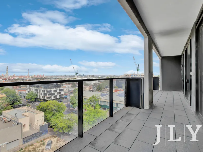 Penthouse view 2 beds 2 baths 1 car park