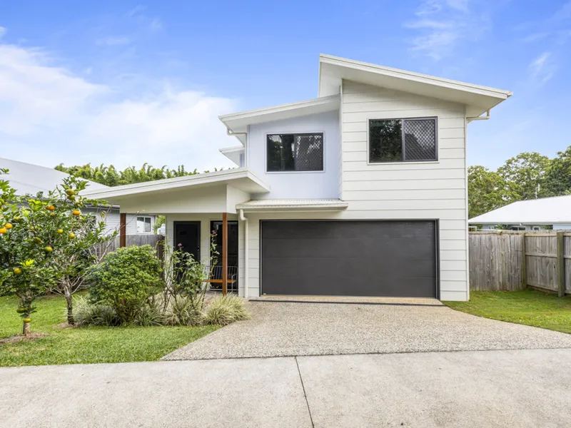 Spacious, freestanding Duplex in the heart of Palmwoods