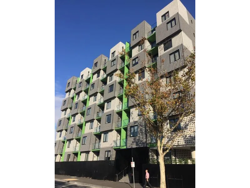 Bright spacious apartment close to Melbourne Uni (Partial Furnished Optional)