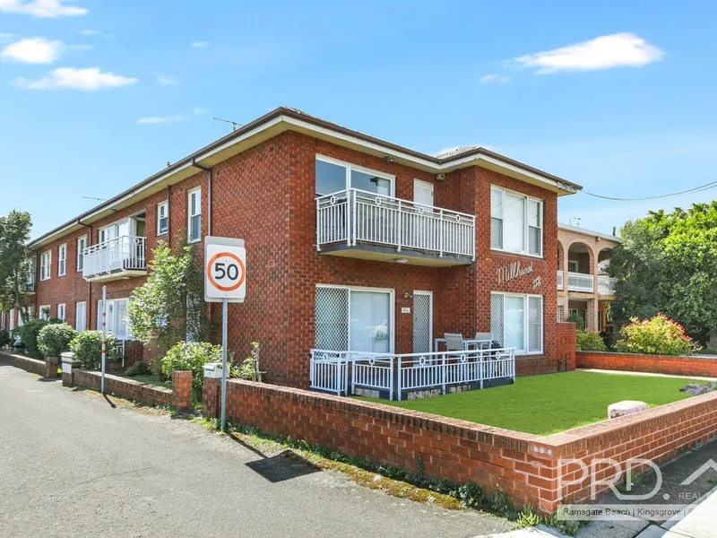 2 BEDROOM GROUND FLOOR UNIT OPPOSITE THE BEACH