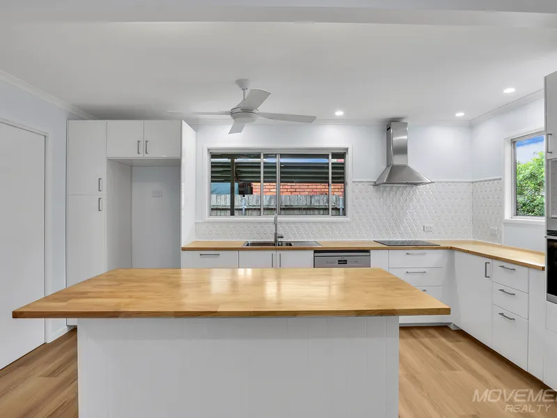 Cool beachside living in an updated home