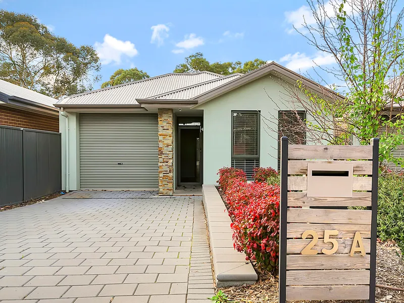 4 BEDROOM HOME CLOSE TO FLINDERS UNIVERSITY & FLINDERS HOSPITAL...........