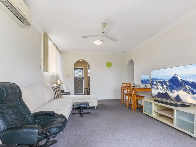 Perfect Starter Unit with Cool Northern Breezes!