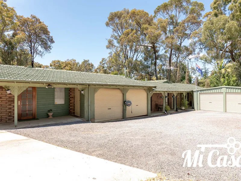 Centrally located in the Heart of Roleystone ......