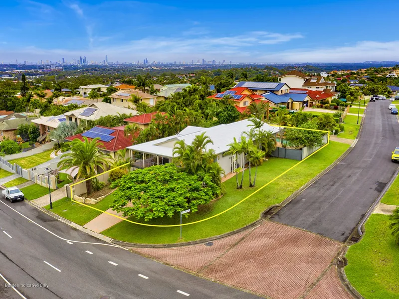 Immaculate Family Home-Views of the Gold Coast