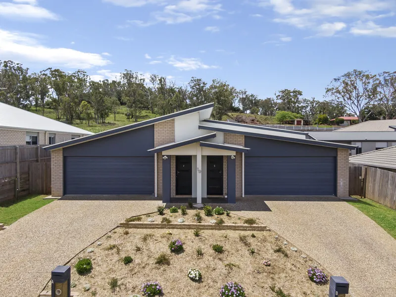 Immaculate, Low Maintenance Home Tucked Away In A Quiet Pocket Of Glenvale!