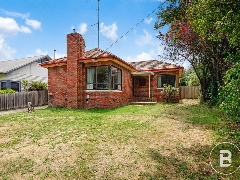 THREE BEDROOM BRICK HOME WITH DUAL LIVING ON 793M2
