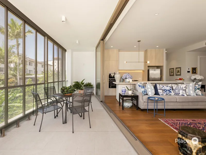 Sophisticated architect-designed haven in central Newstead