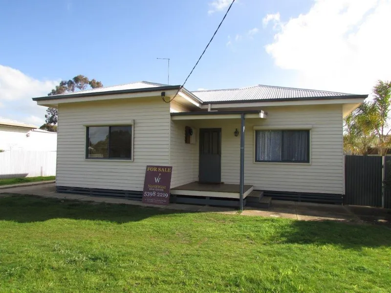 FAMILY HOME ON A HUGE BLOCK