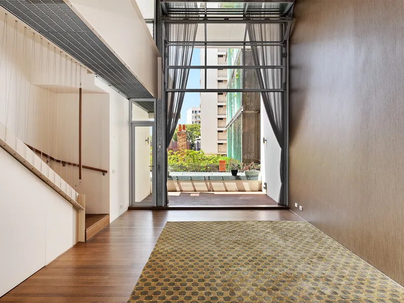 AN EXCITING 2 BEDROOM IN THE HEART OF POTTS POINT