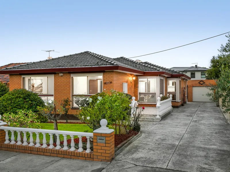 Family Sanctuary in Coburg Lake Pocket