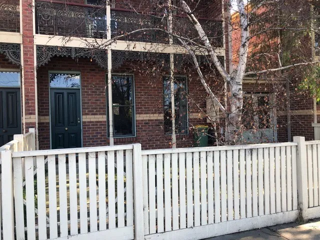 IMMACULATELY PRESENTED TOWNHOUSE!