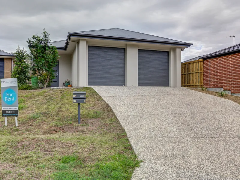 Private & Simple Living!