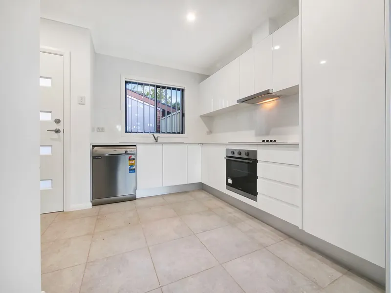 Beautiful Three Bedroom Home Close to Everything!