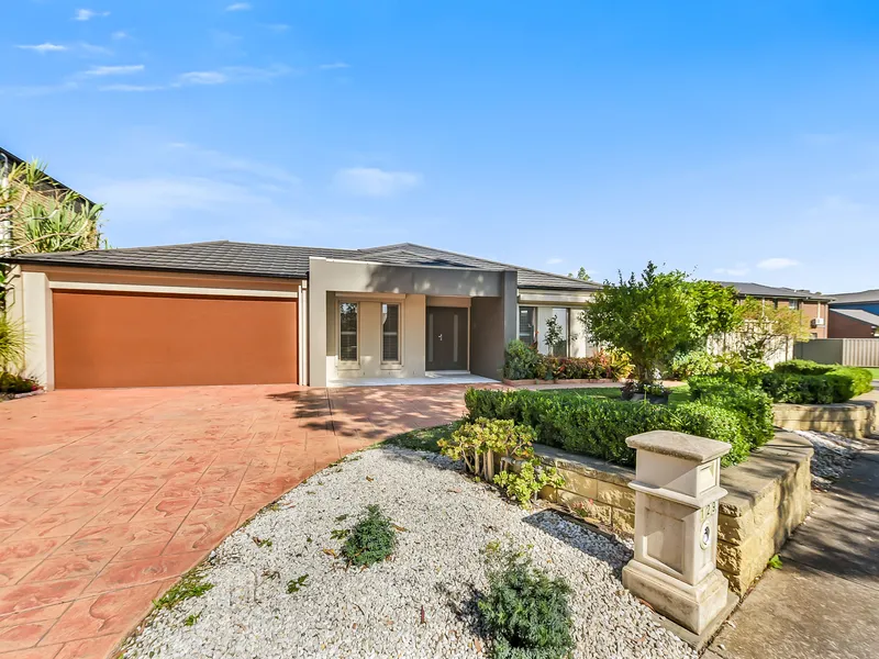 ListedAS - Stunning Family Home, Packed with Features