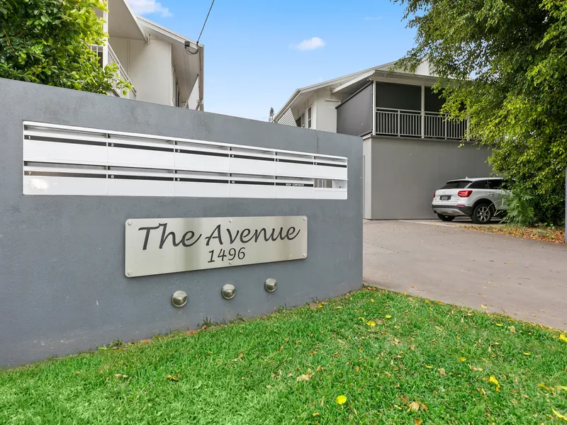STUNNING TOWNHOME - HUGE BALCONY - FANTASTIC LOCATION!
