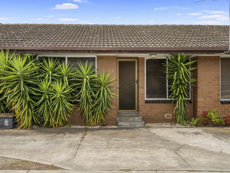Perfect Low Maintenance Living or Investment Option in Central Mossfiel Estate