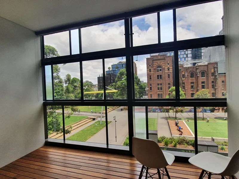 Luxury 1 bedroom + 1 study room apartment with park views