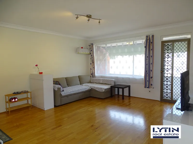 Renovated Spacious Entertainer in Peaceful Locale *FULLY FURNISHED*