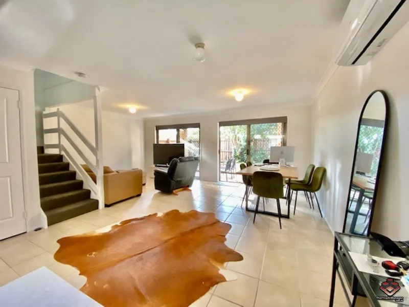 Large 3 Bedrooms Townhouse in a great location