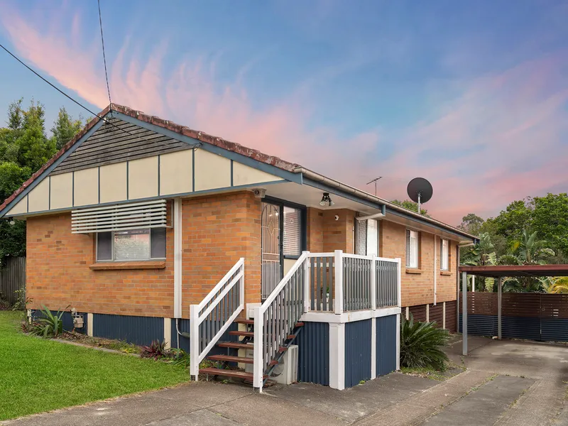 MODERN LOW MAINTENANCE PROPERTY PRESENTS AS INCREDIBLE VALUE!