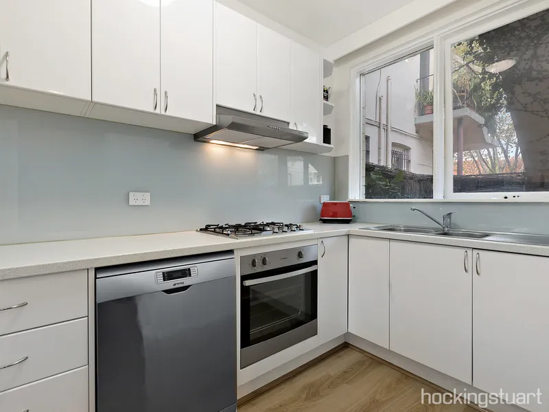 PET FRIENDLY - Neat one bedder in quiet tree lined street