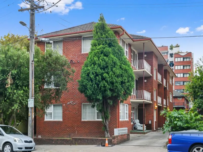 ONE BEDROOM APARTMENT WITH PERFECT LOCATION!