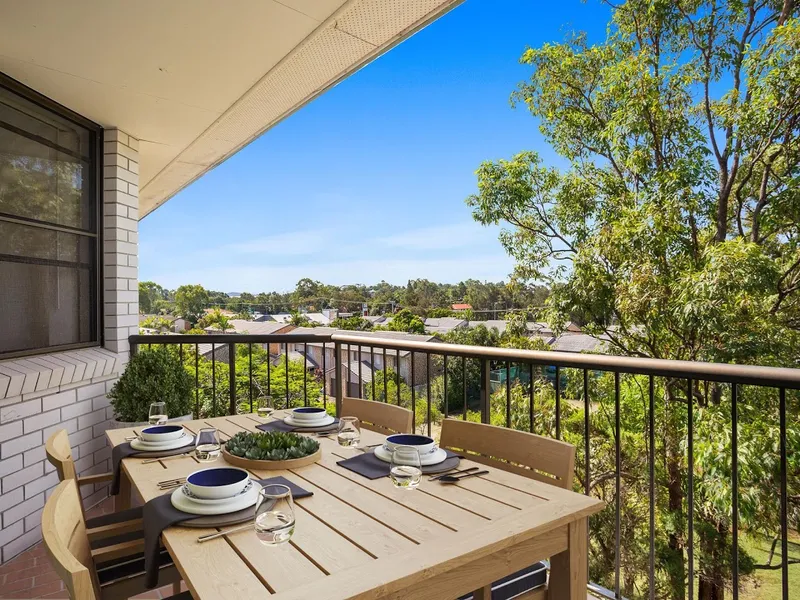 North facing views! Breezy and central location! 