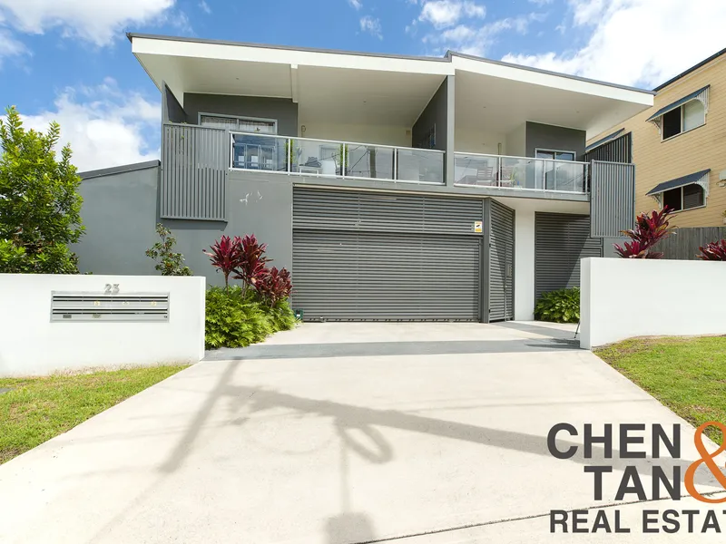 Modern 2 bedroom 2 bathroom ground floor apartment with private courtyard.