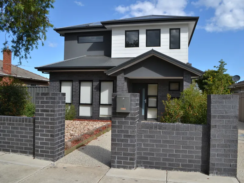 Modern townhouse with double garage