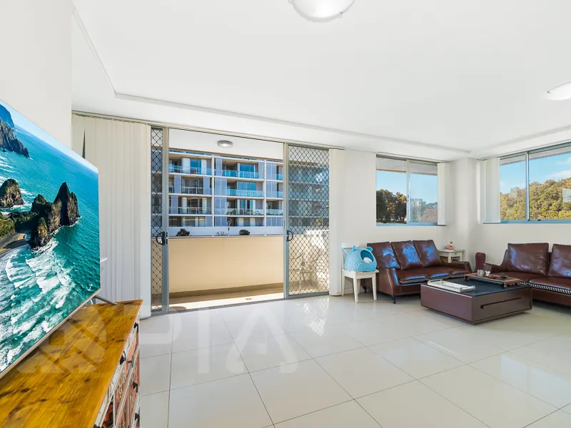 8 Minutes to Maroubra Beach, Modern Apartment Complex, featuring Spacious Interiors!!