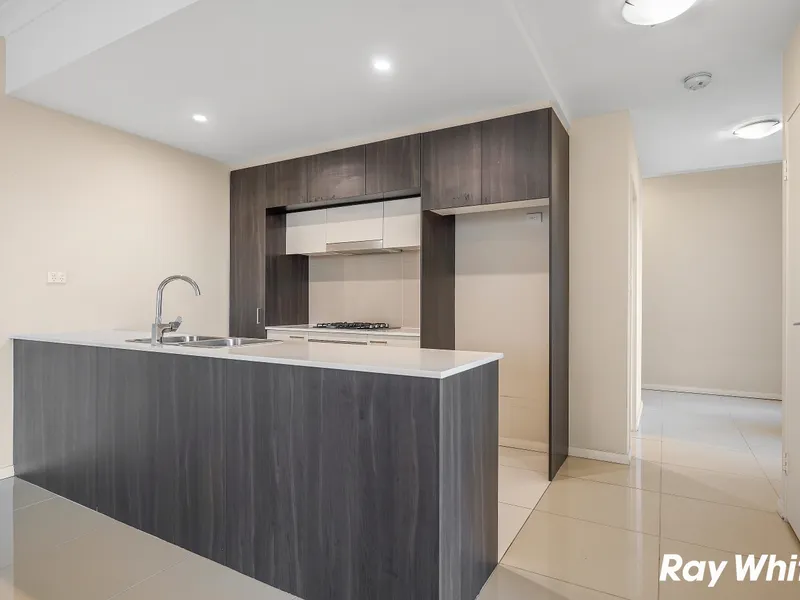 DONT MISS OUT! RARE NEAR NEW 3 BEDROOM APARTEMENT