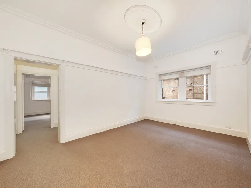CHARMING ONE BEDROOM APARTMENT WITH STUDY