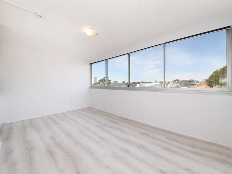 Bright and Airy Apartment with Lift Access