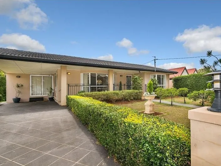 Vintage Waterfont House!