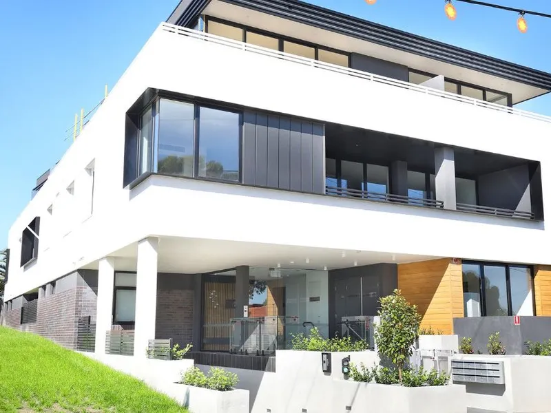 Metropolitan living in the Suburbs!