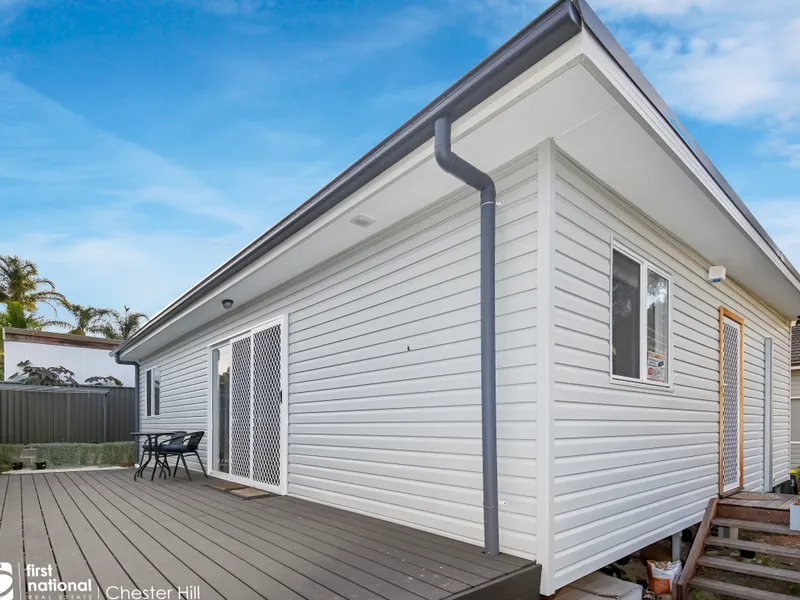 Ideal Living With Outdoor Entertainment Area!