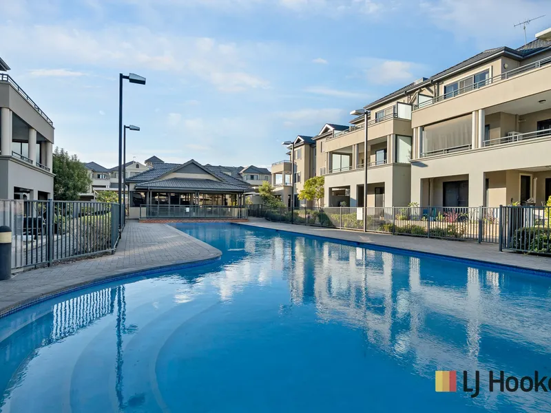 2x2x2 apartment with study nook
