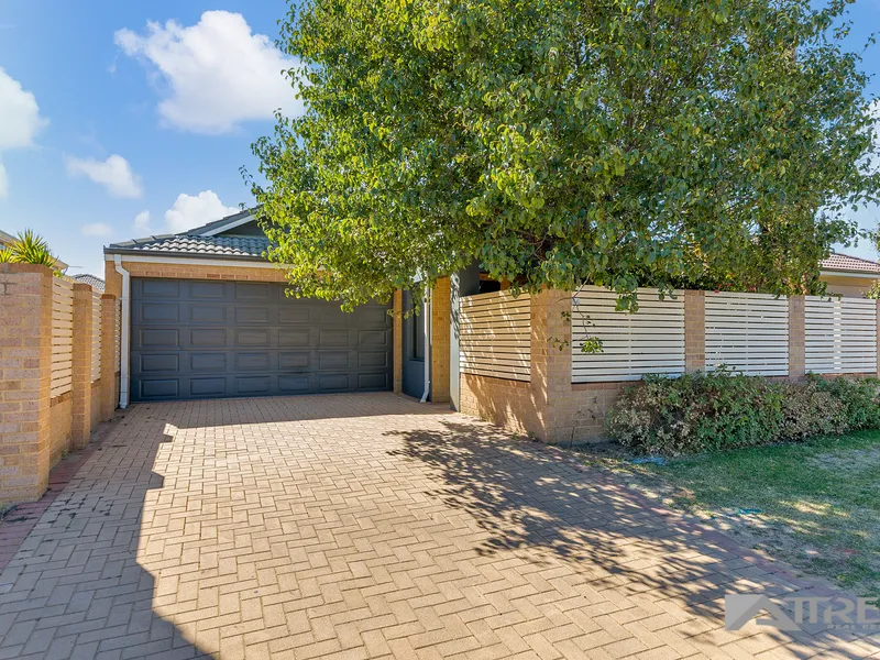 LESS THAN 500m TO KELMSCOTT TOWN CENTRE! 3 BED + 2 BATH 