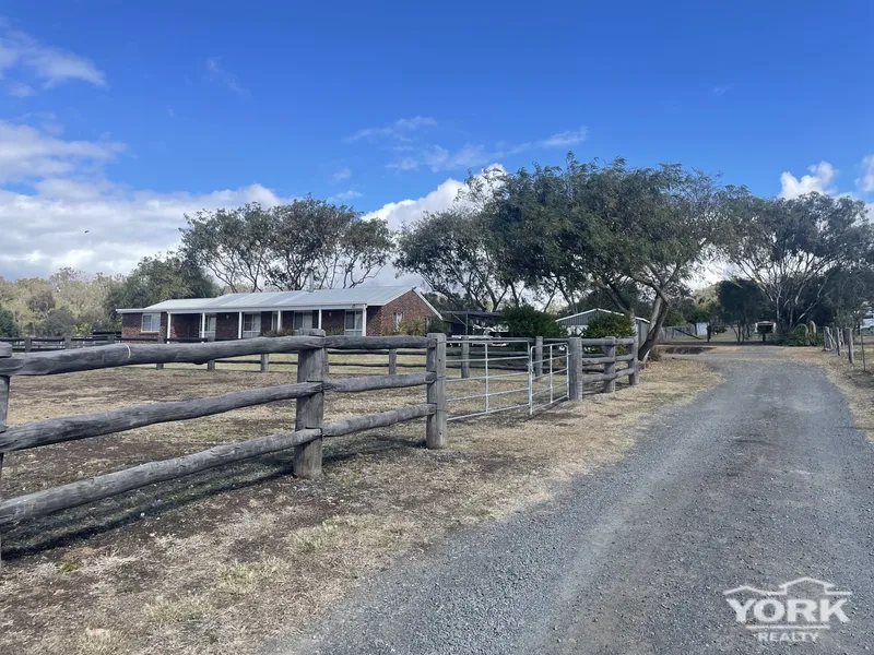 Meringandan West home on 5 acres including stables