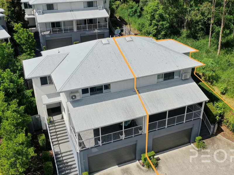 Ultra-Private Tri-Level Townhouse in Bushland Setting